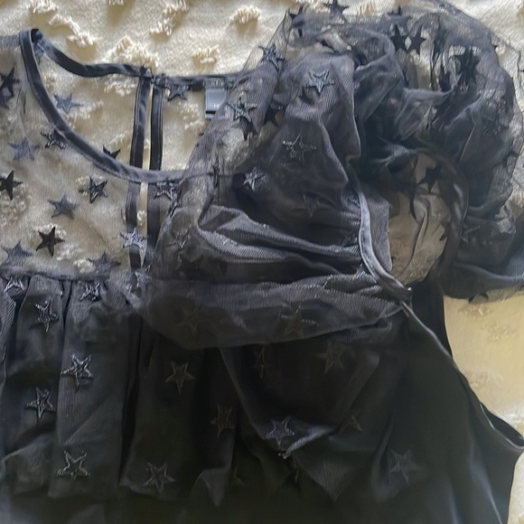 J Crew starry tulle ruffle sleeve top
✨ ✨ - Picture 6 of 6